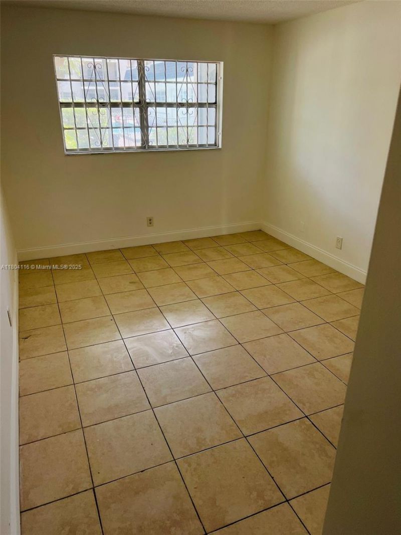 220 SW 9th Ave, Unit 117, Hallandale Beach, FL 33009 Photo