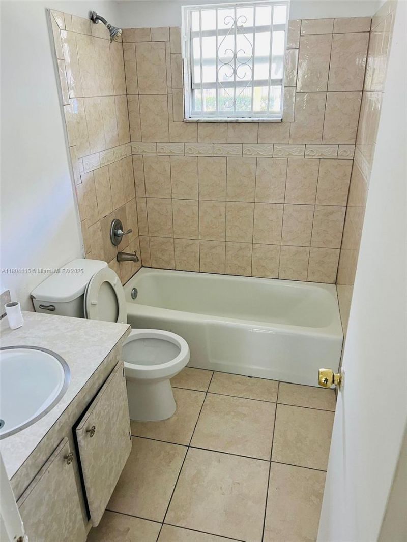 220 SW 9th Ave, Unit 117, Hallandale Beach, FL 33009 Photo