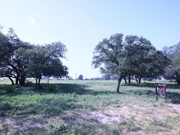 309 Firewheel Loop, Floresville, TX 78114