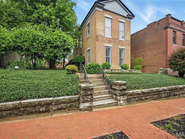 1225 Mackay Place, St Louis, MO 63104