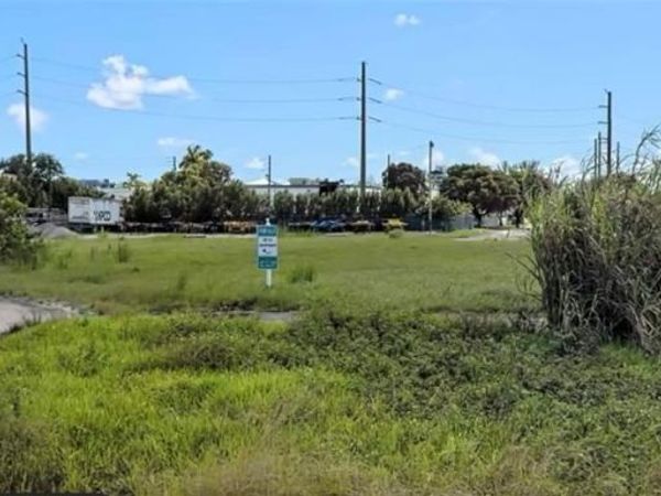 10800 NW 24th St, Sweetwater, FL 33165