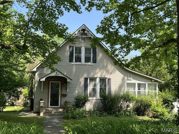 209 E Eldon Street, St James, MO 65559