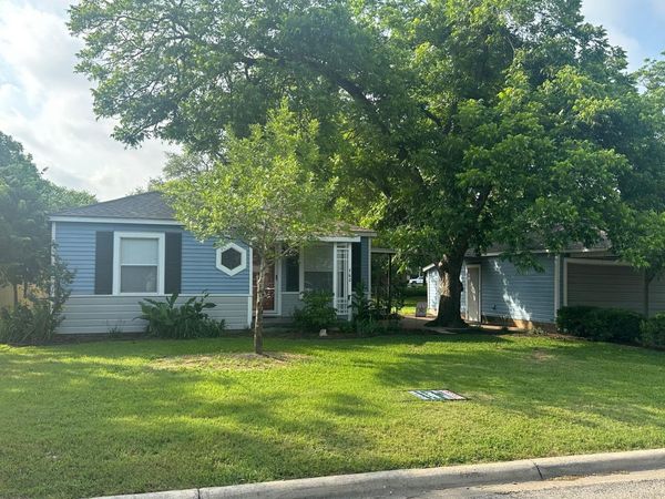 762 E Walnut ST, La Grange, TX 78945