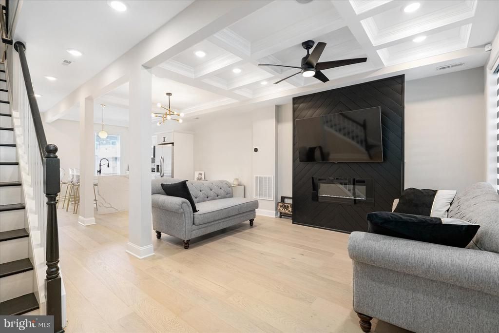 2627 Loyola Northway, Baltimore, MD 21215 Main Photo