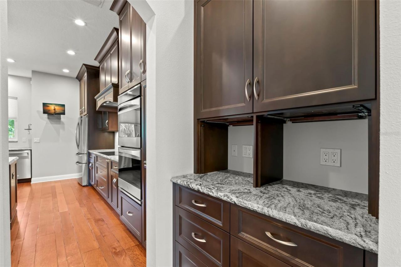 1171 Red Maple Circle Ne, Saint Petersburg, FL 33703 Photo