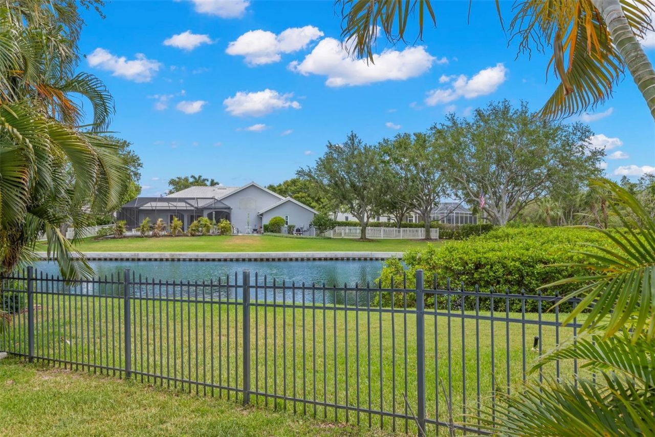 1171 Red Maple Circle Ne, Saint Petersburg, FL 33703 Photo