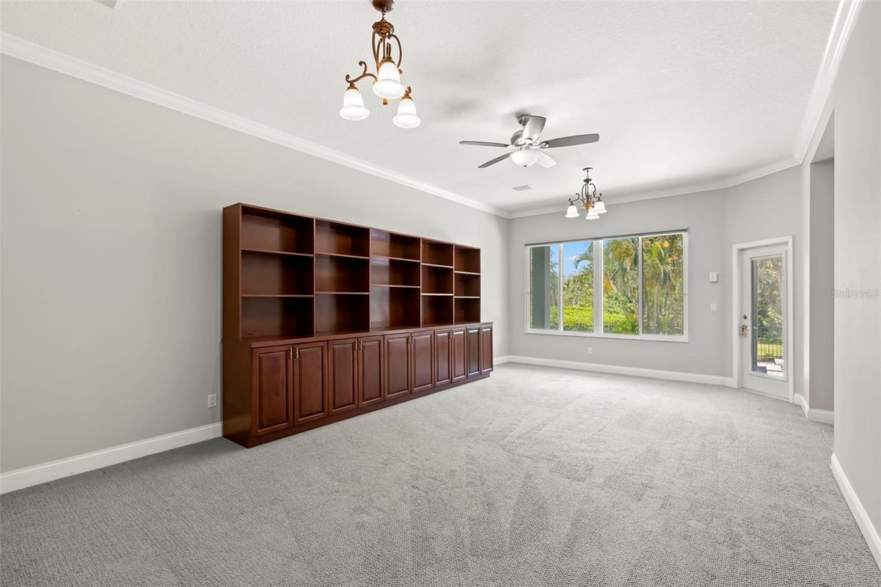 1171 Red Maple Circle Ne, Saint Petersburg, FL 33703 Photo