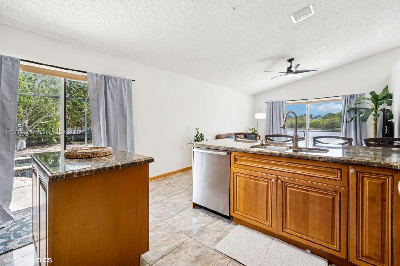 1910 SW 183rd Ter, Miramar, FL 33029 Photo