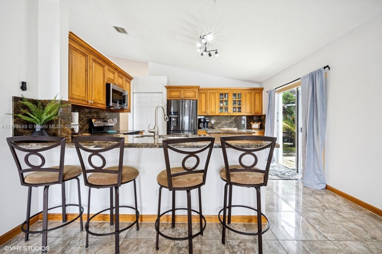 1910 SW 183rd Ter, Miramar, FL 33029 Photo