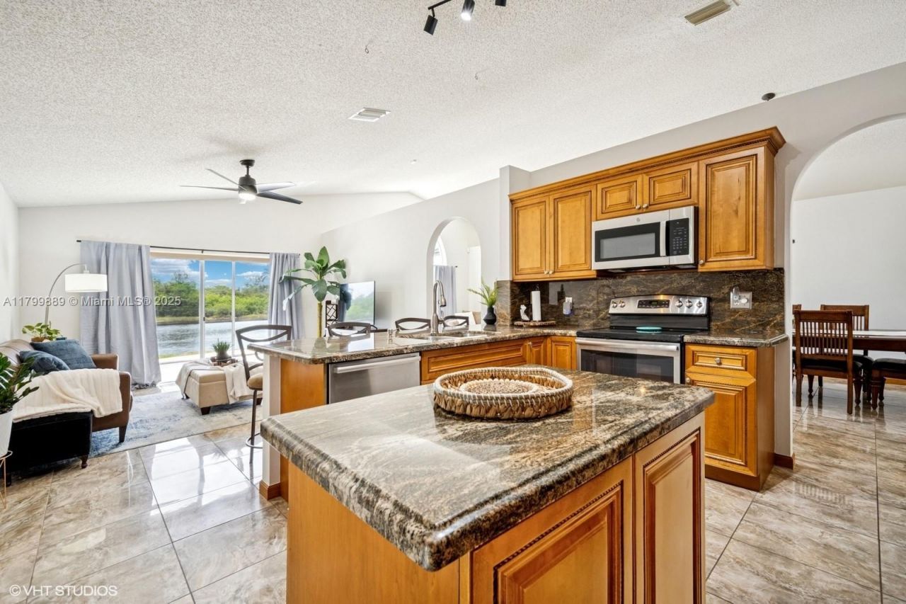 1910 SW 183rd Ter, Miramar, FL 33029 Photo