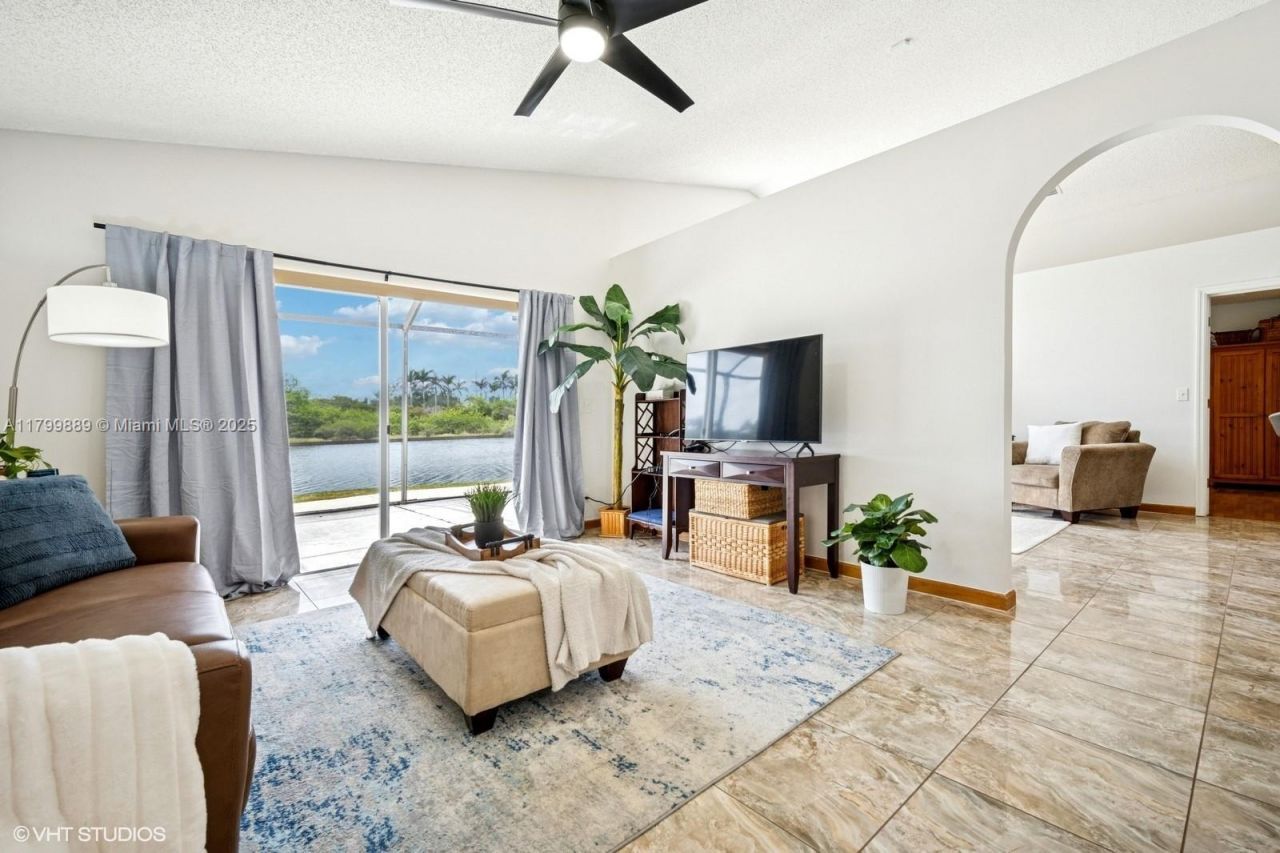 1910 SW 183rd Ter, Miramar, FL 33029 Photo