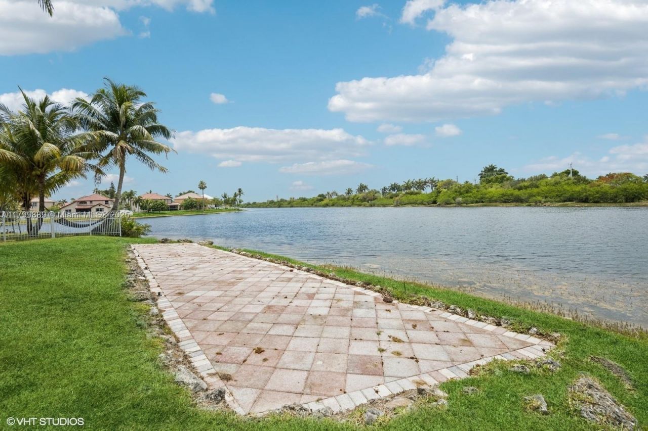 1910 SW 183rd Ter, Miramar, FL 33029 Photo