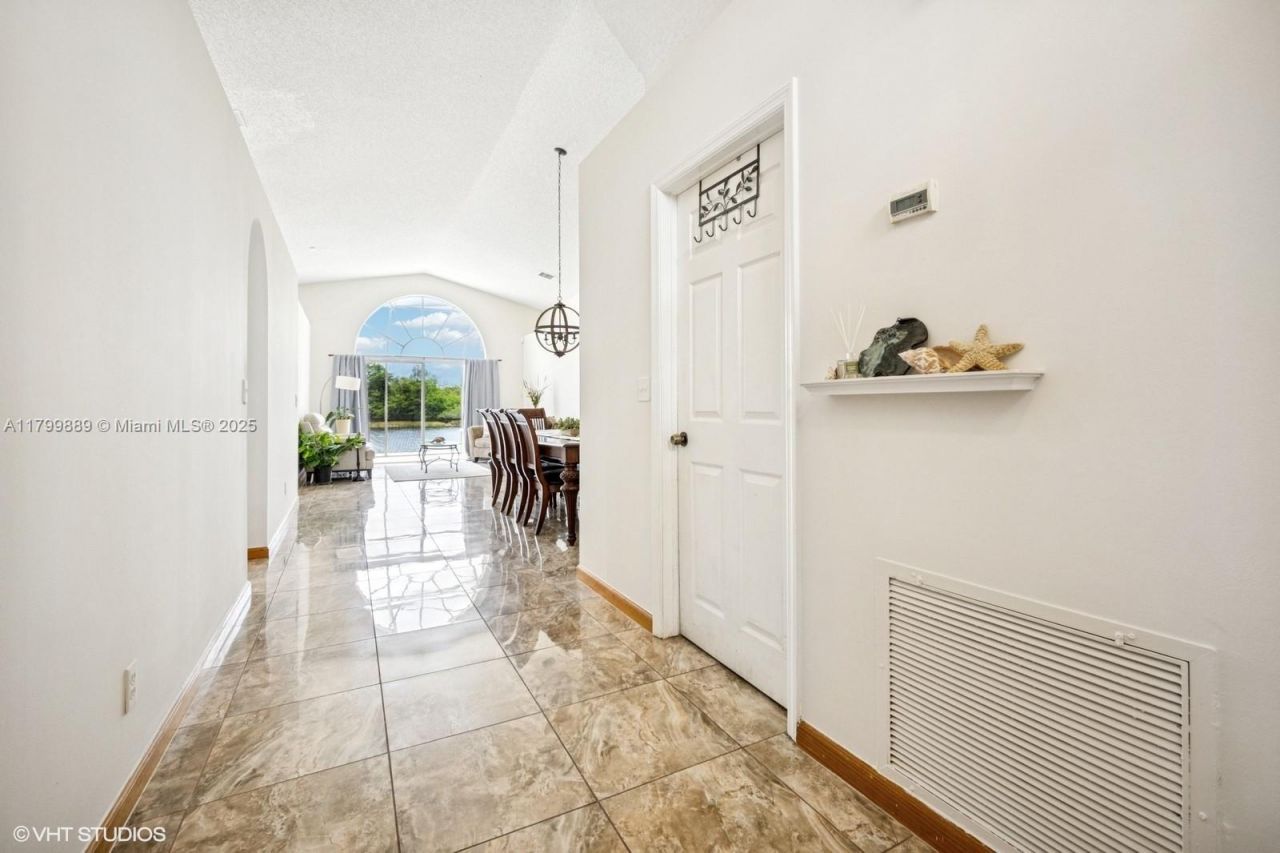 1910 SW 183rd Ter, Miramar, FL 33029 Photo