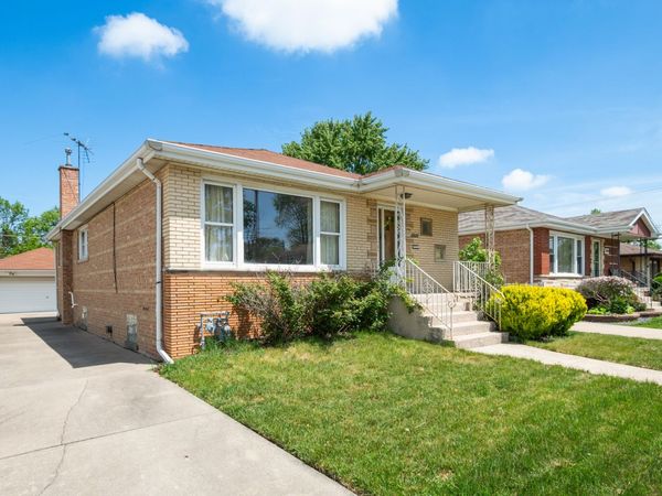 2820 W 100th Place, Evergreen Park, IL 60805