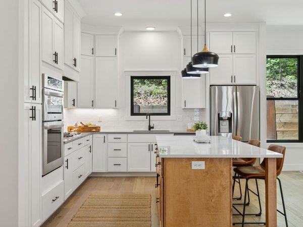 5742 Shady Oak Road S, Unit 7, Minnetonka, MN 55343