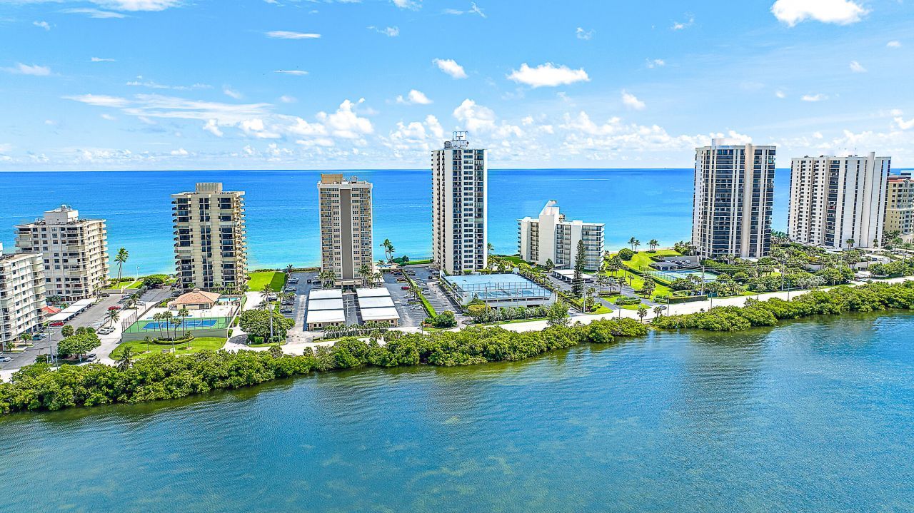 5420 N Ocean Drive, Unit 305, Singer Island, FL 33404 Photo