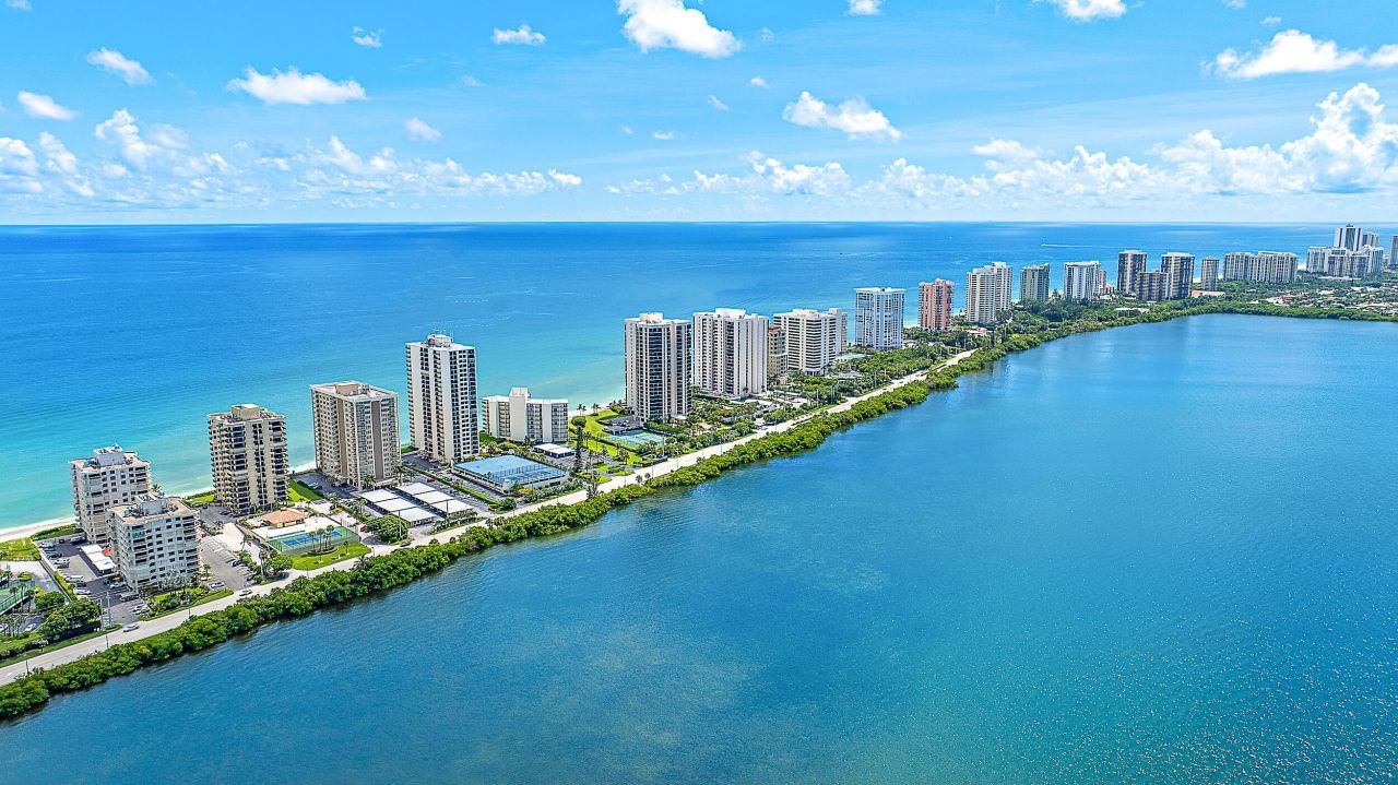 5420 N Ocean Drive, Unit 305, Singer Island, FL 33404 Photo