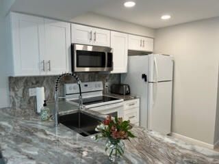 1605 S Us Highway 1, Unit F204, Jupiter, FL 33477 Photo