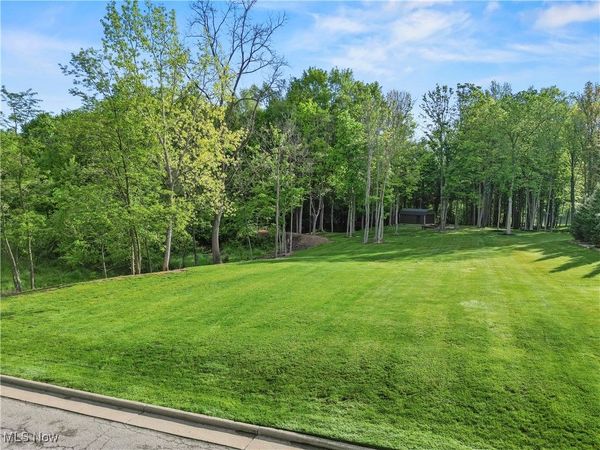 5370 Clingan Trails Boulevard, Struthers, OH 44471