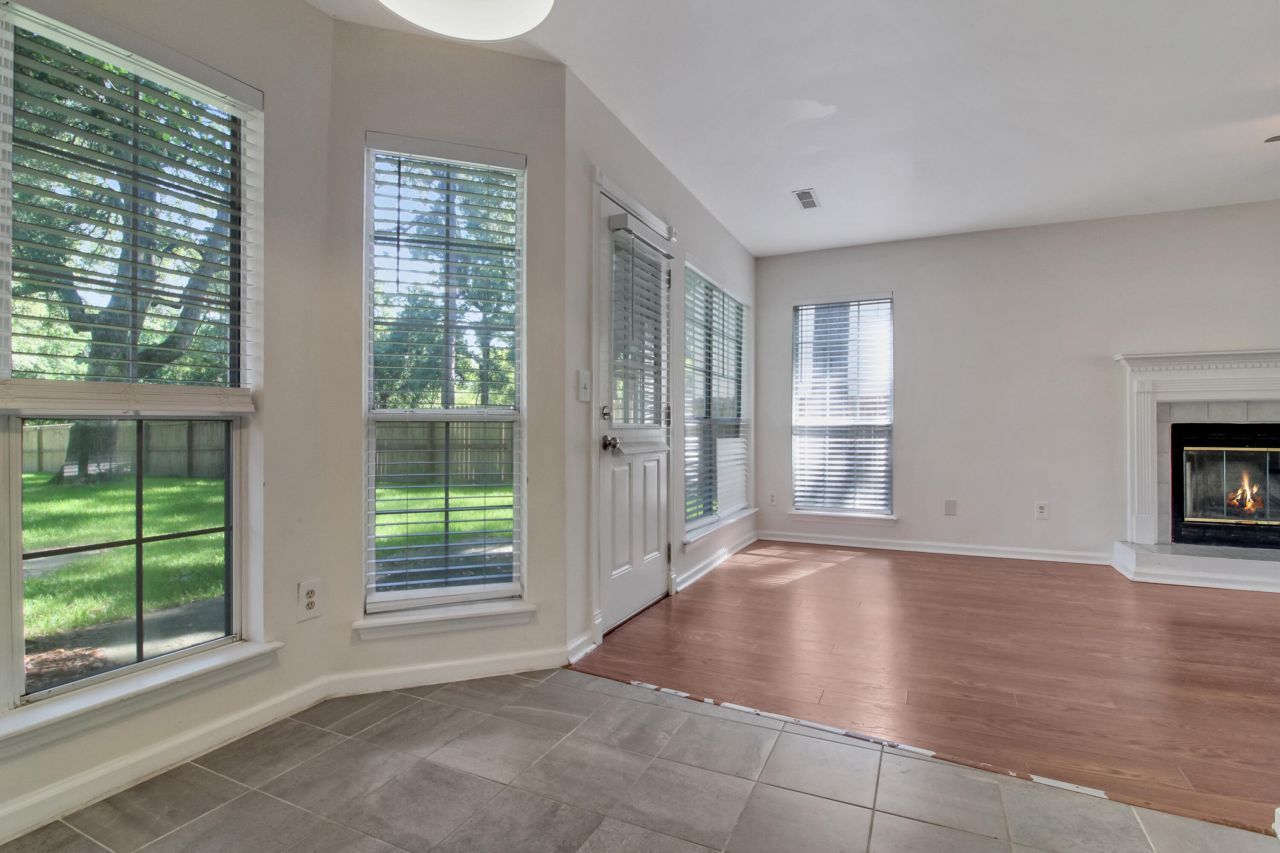 709 Black Oak Boulevard Photo 13