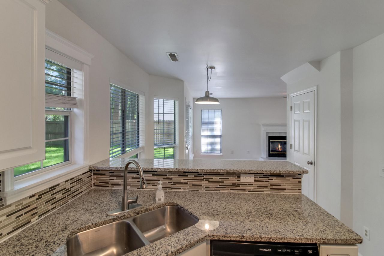 709 Black Oak Boulevard Photo 17