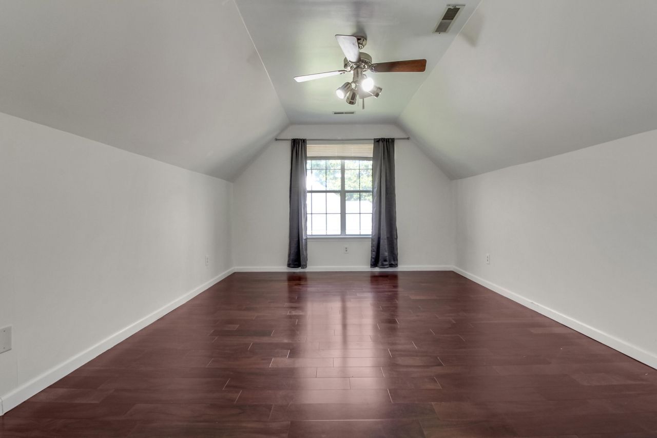 709 Black Oak Boulevard Photo 24