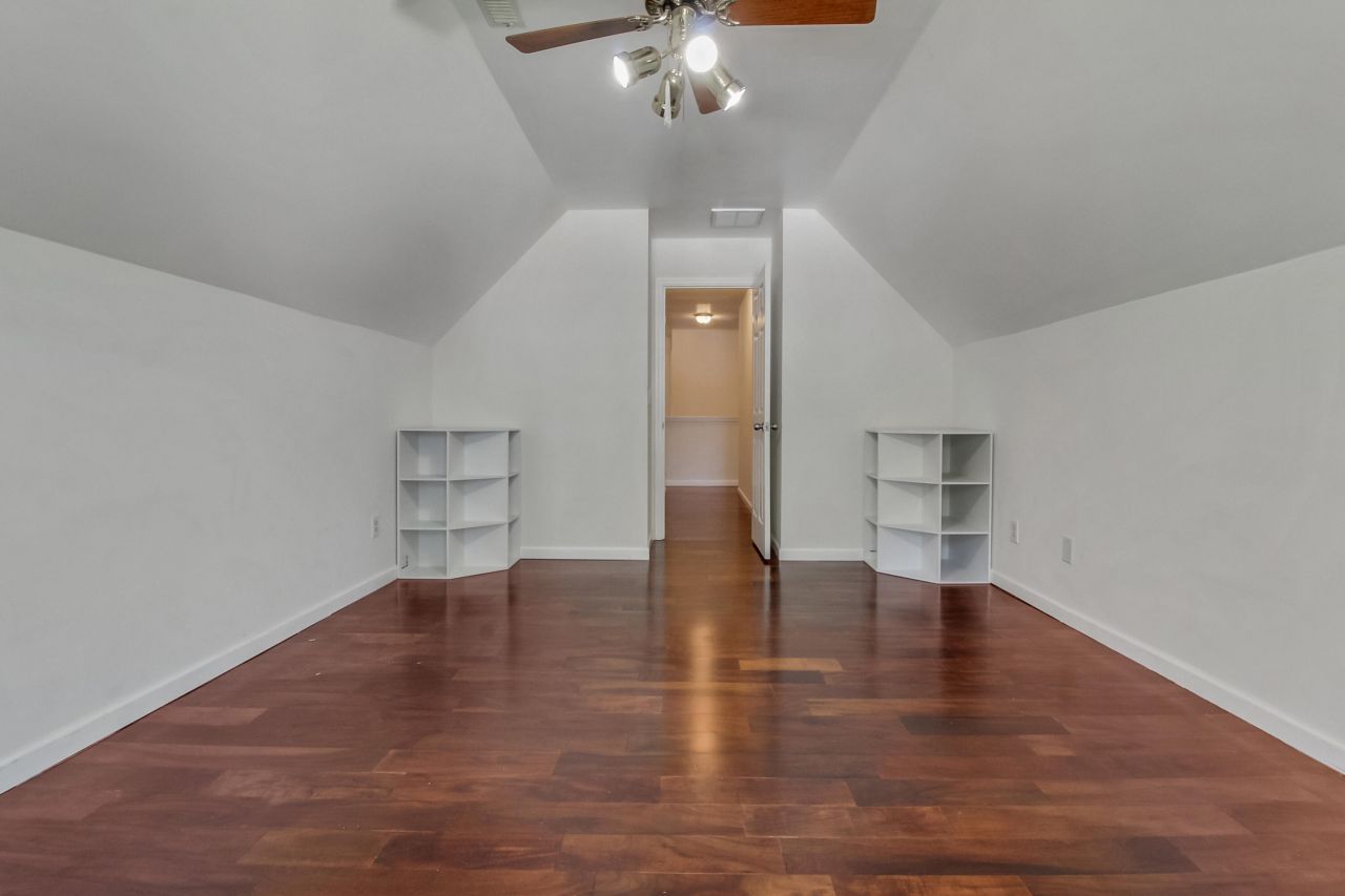 709 Black Oak Boulevard Photo 25