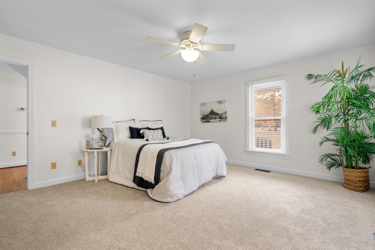 20 Thunder Circle Photo 13