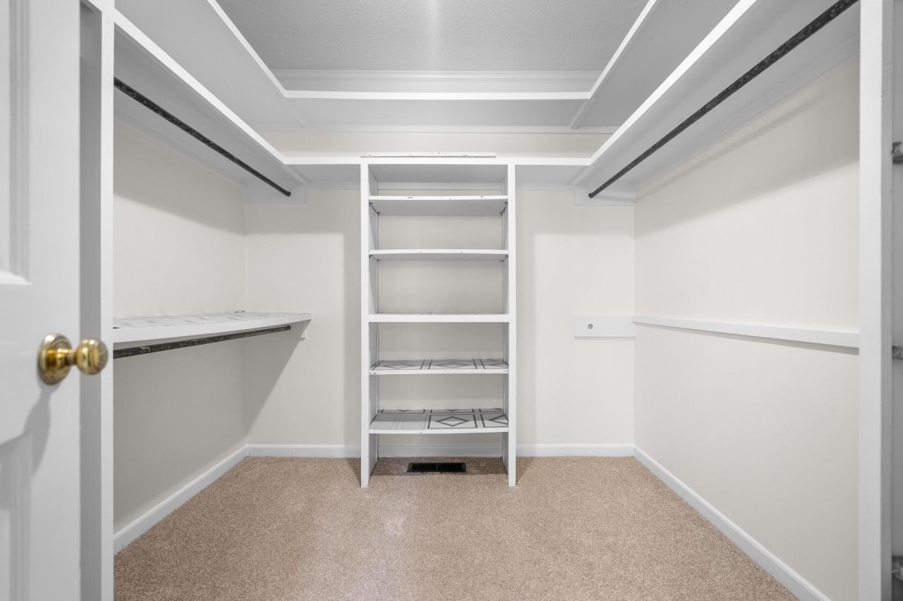 20 Thunder Circle Photo 15