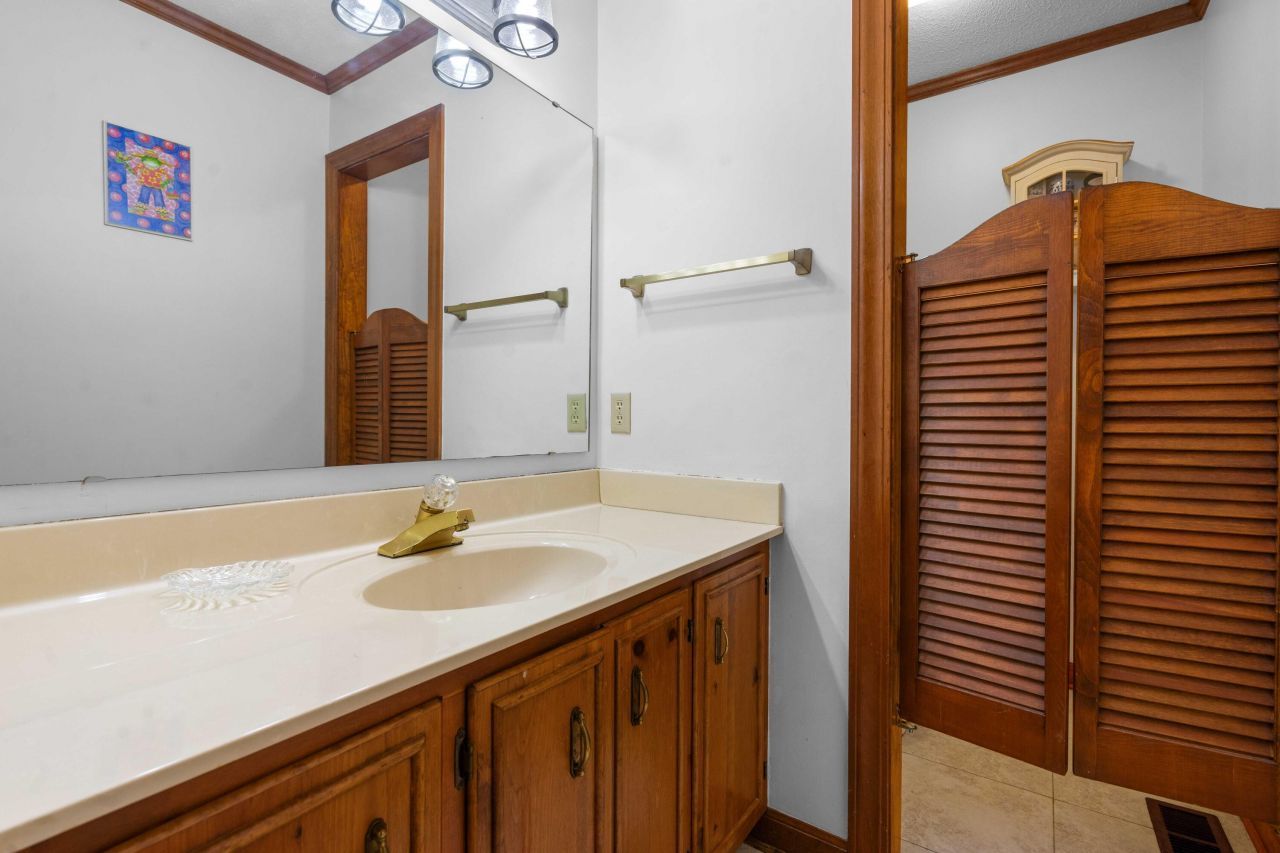 20 Thunder Circle Photo 22