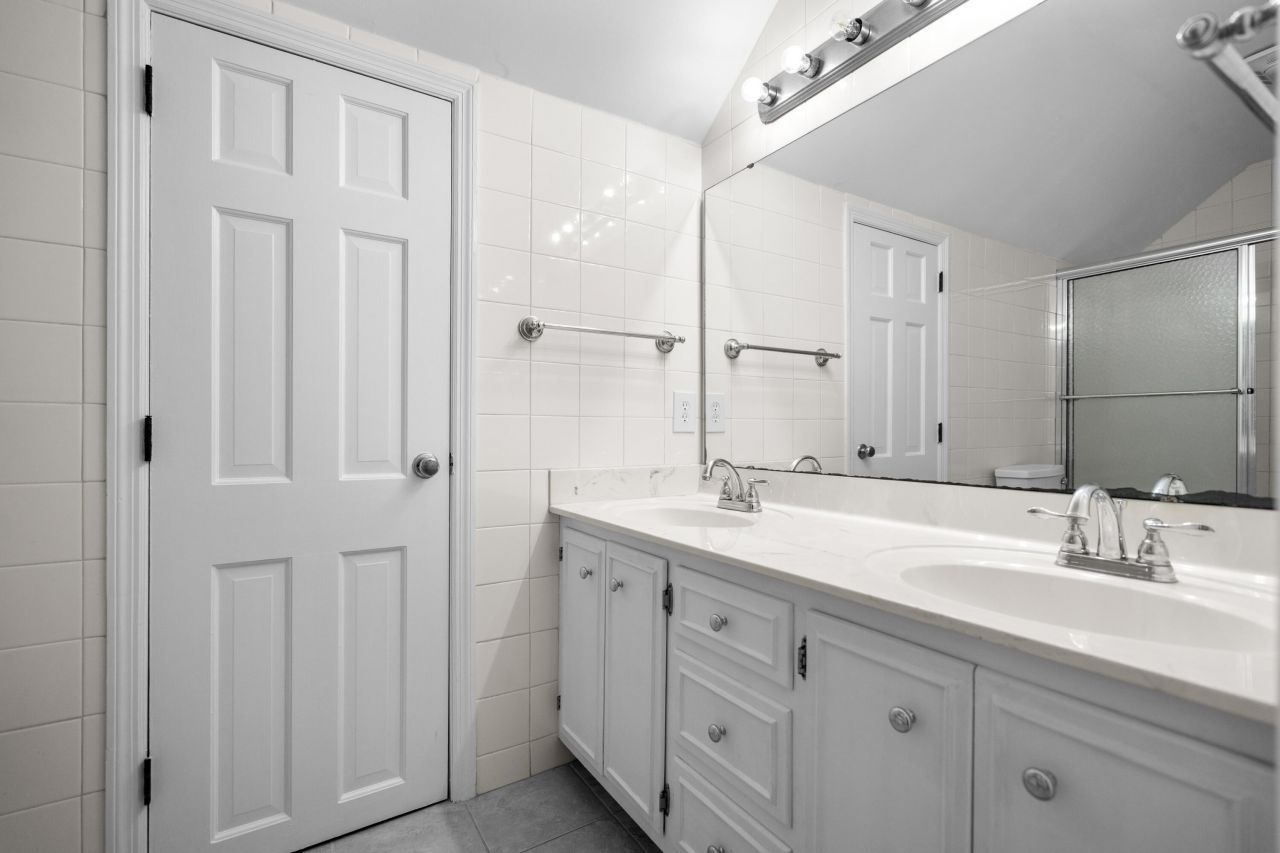 20 Thunder Circle Photo 25