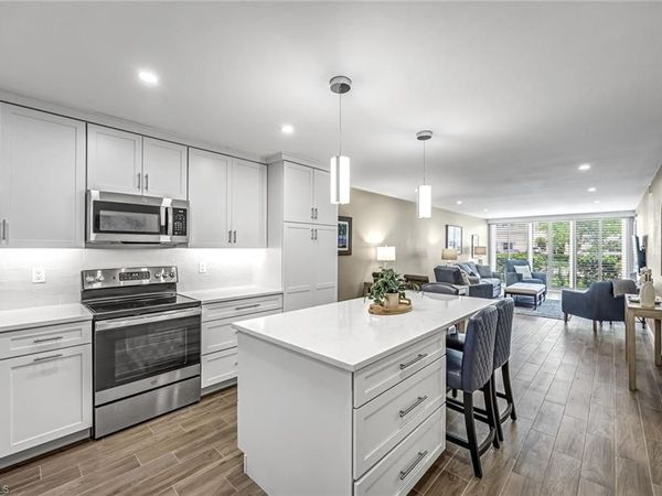 232 Banyan BLVD, Unit 232, NAPLES, FL 34102