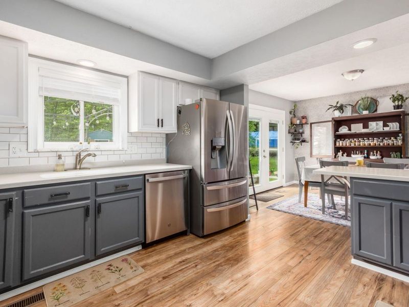 1340 W Choctaw Drive, London, OH 43140 Photo 14