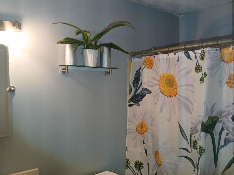 1340 W Choctaw Drive, London, OH 43140 Photo 25