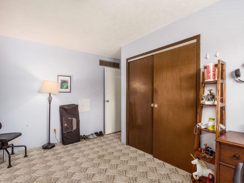 1340 W Choctaw Drive, London, OH 43140 Photo 29