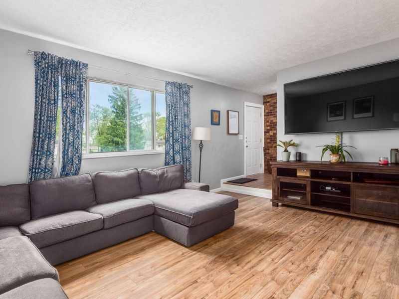 1340 W Choctaw Drive, London, OH 43140 Photo 8