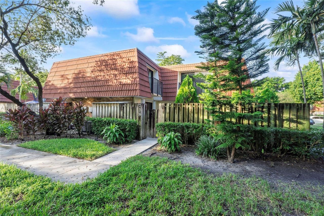 718 NW 98th Circle, Unit 718, Plantation, FL 33324 Photo