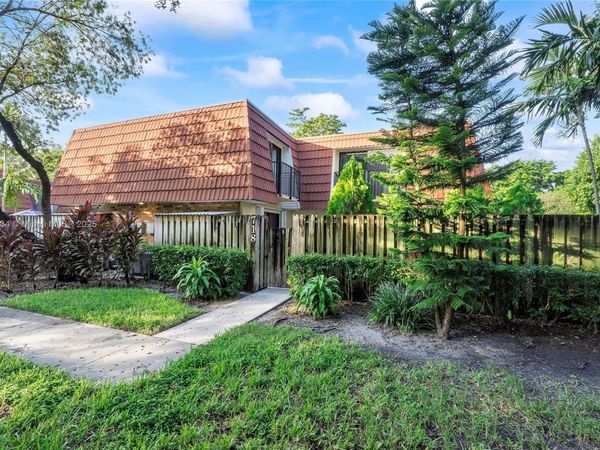 718 NW 98th Circle, Unit 718, Plantation, FL 33324