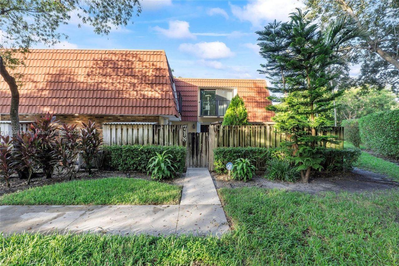 718 NW 98th Circle, Unit 718, Plantation, FL 33324 Photo