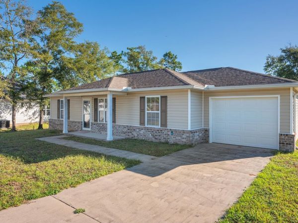 31 Rembrandt Circle, DeFuniak Springs, FL 32433