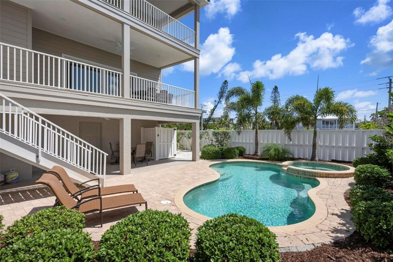 215 65th Street, Holmes Beach, FL 34217 Photo