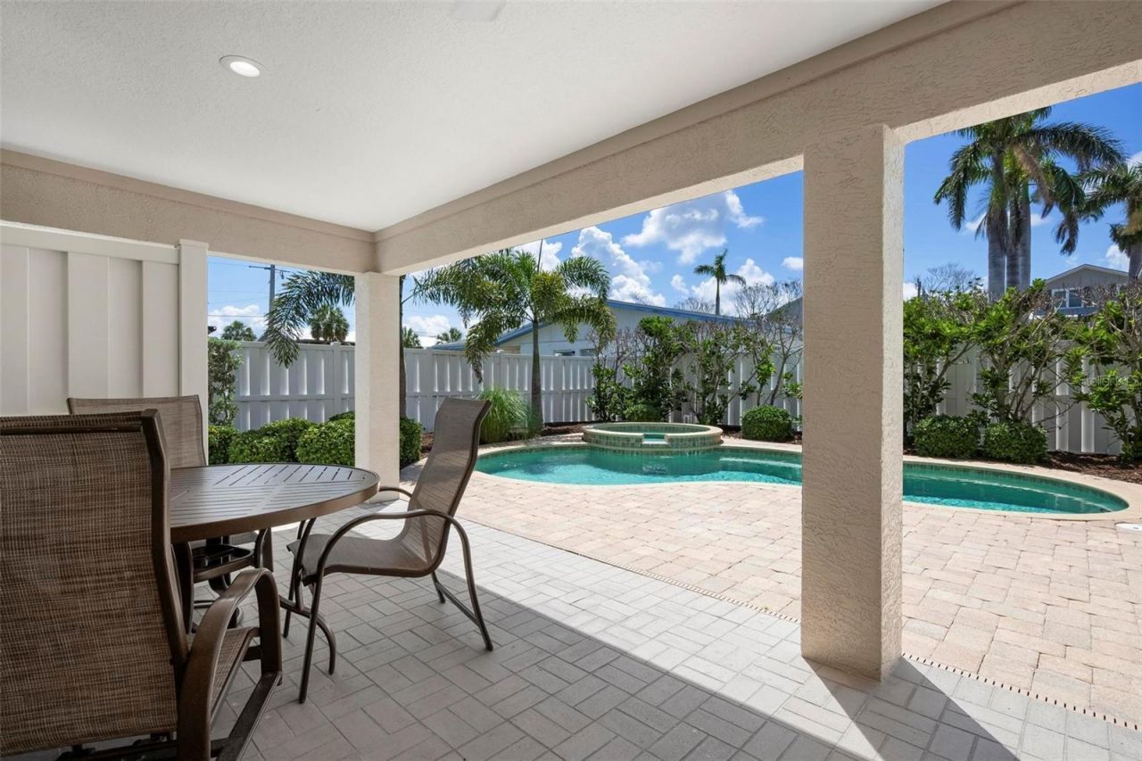 215 65th Street, Holmes Beach, FL 34217 Photo