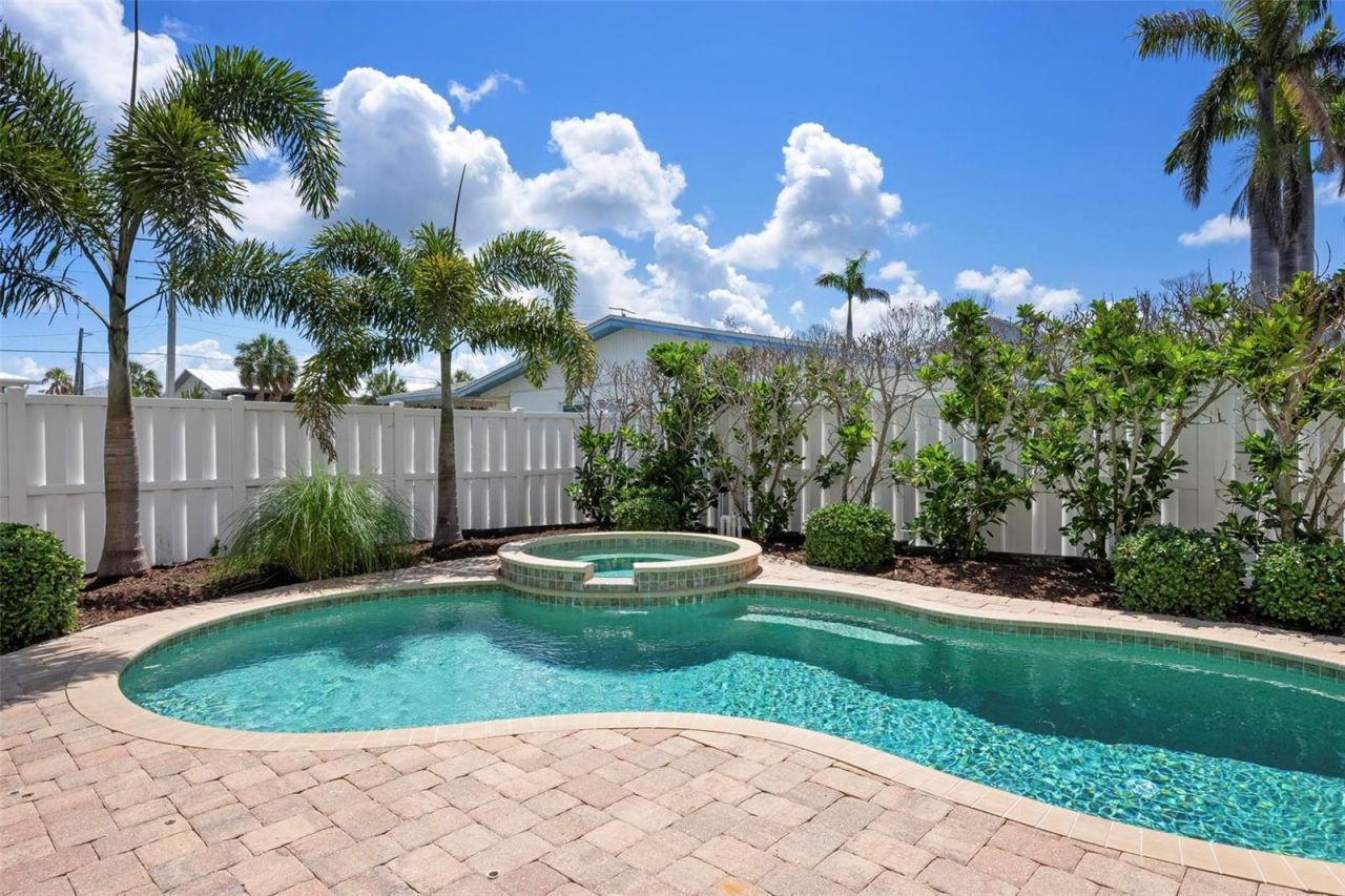 215 65th Street, Holmes Beach, FL 34217 Photo