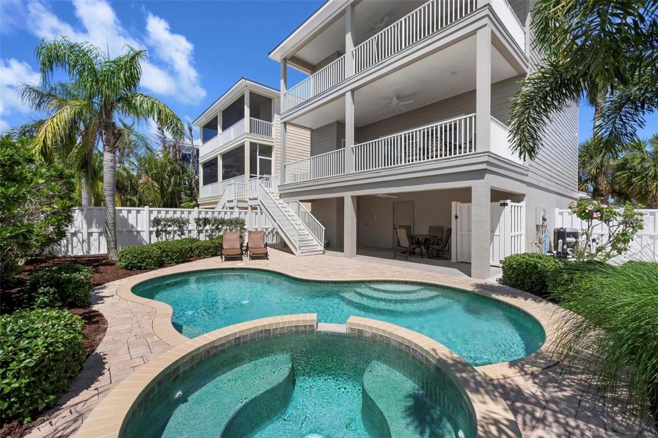 215 65th Street, Holmes Beach, FL 34217 Photo