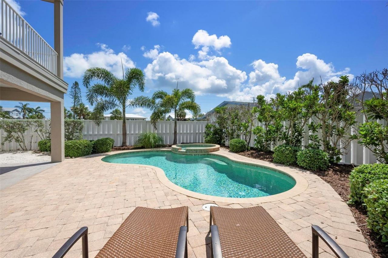 215 65th Street, Holmes Beach, FL 34217 Photo