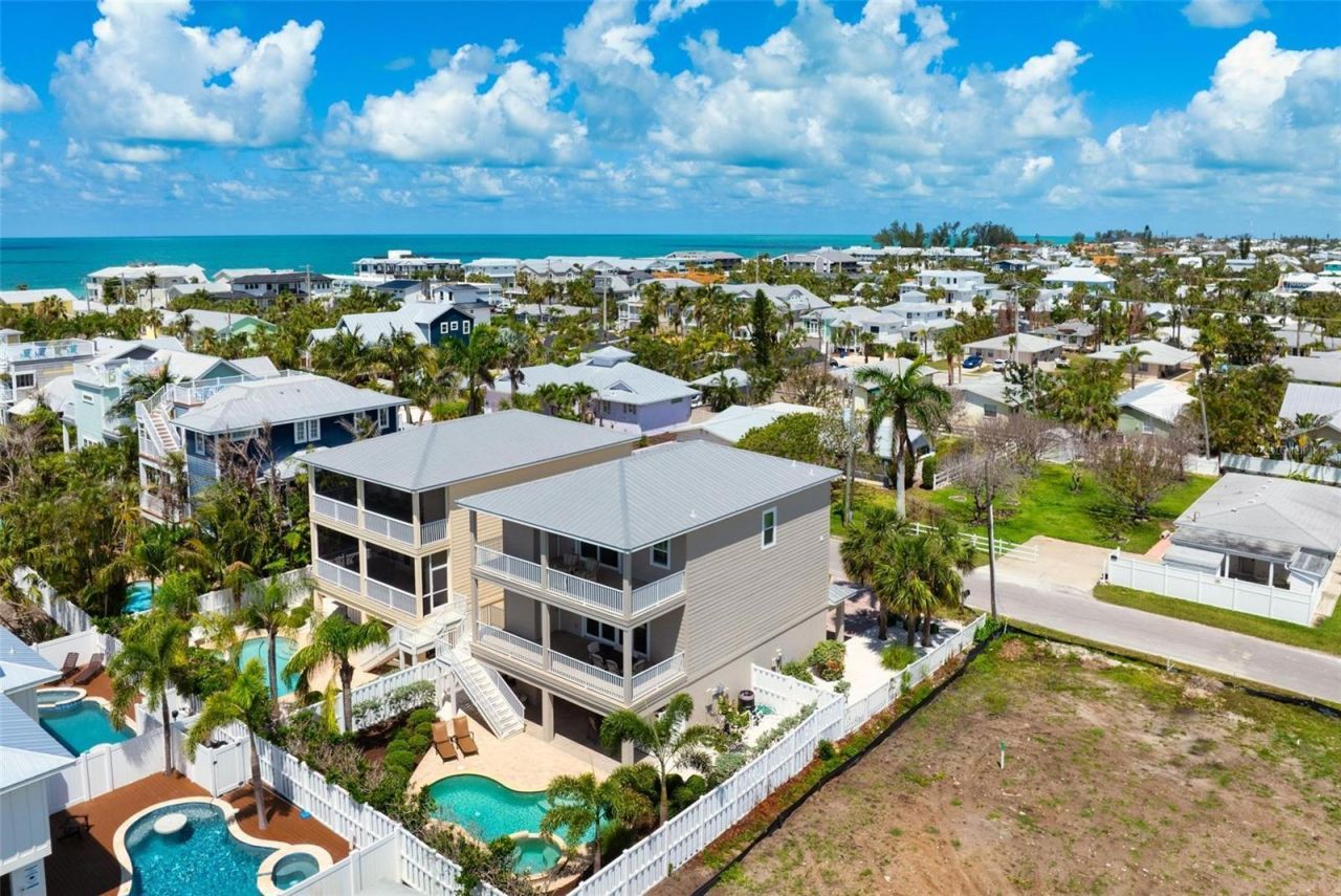 215 65th Street, Holmes Beach, FL 34217 Photo