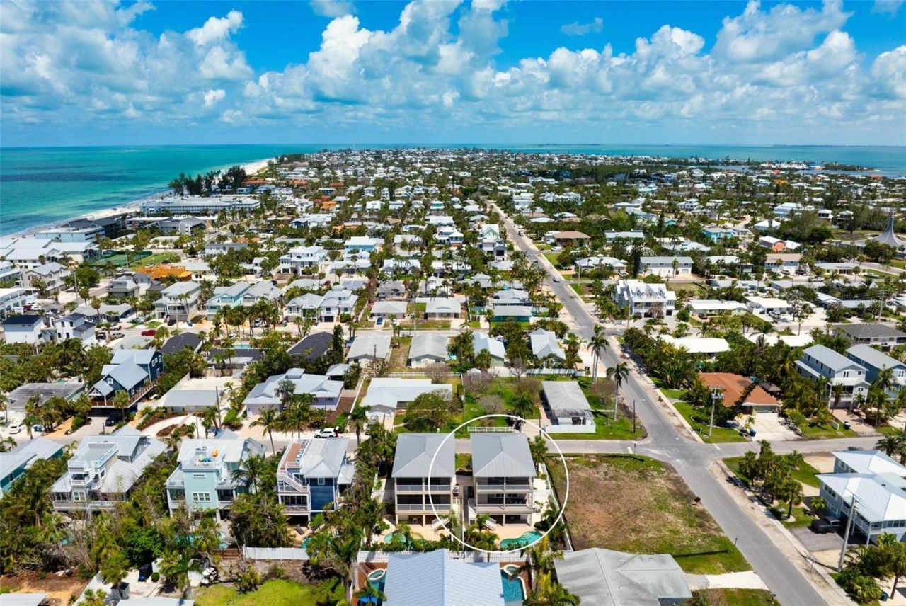 215 65th Street, Holmes Beach, FL 34217 Photo