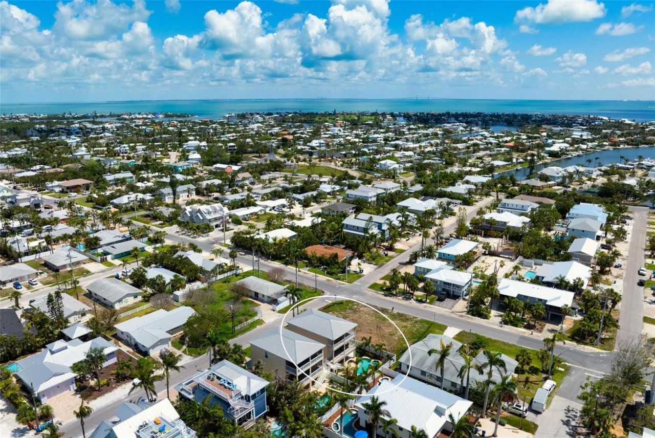 215 65th Street, Holmes Beach, FL 34217 Photo