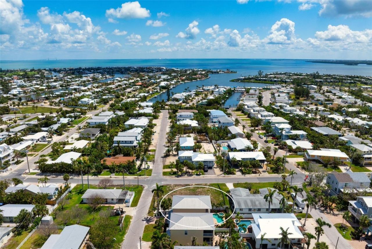 215 65th Street, Holmes Beach, FL 34217 Photo