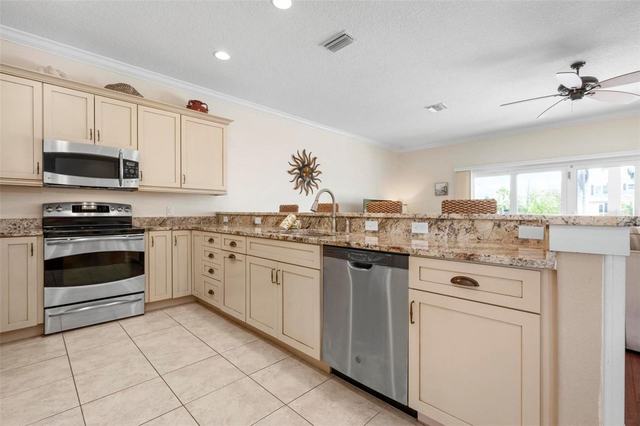 215 65th Street, Holmes Beach, FL 34217 Photo